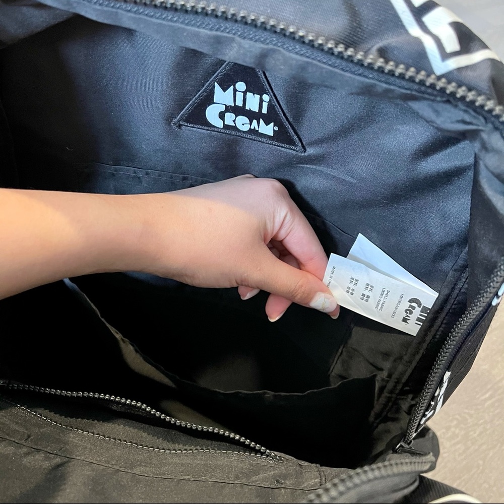 LIKE NEW🖤🤍  UNISEX ❤️‍🔥Stylish Large backpack from Mini Cream i.t Hongkong - Picture 9 of 14